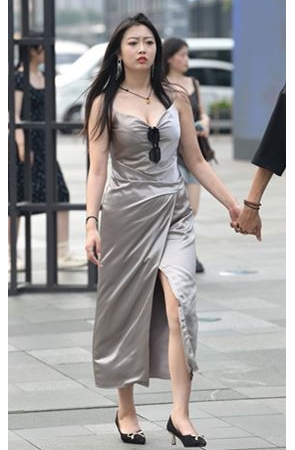 吊带长裙美女(60P)