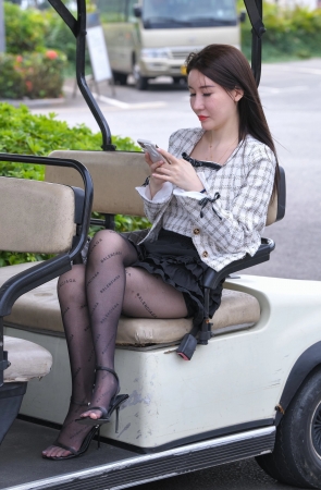 高跟鞋黑丝美女