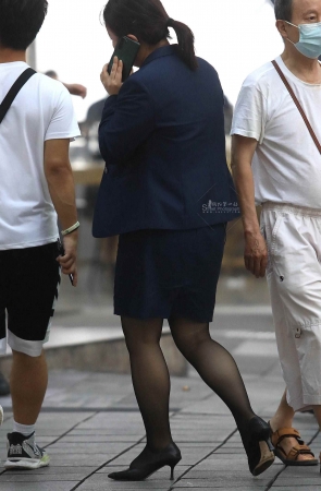 诱惑街拍黑丝高跟OL