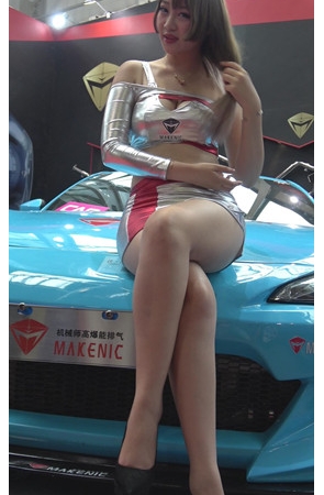 漂亮的包臀裙车模小姐姐