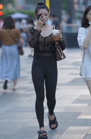 黑色紧身裤小姐姐(99P)