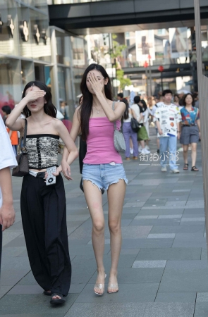 另一个版本的苗条热牛小姐姐