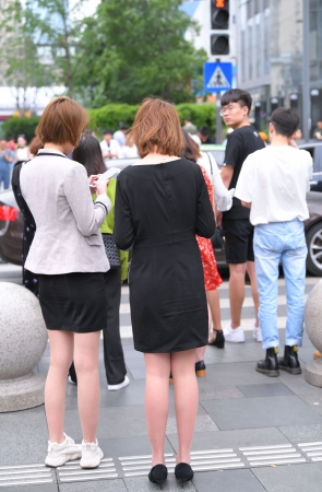 一对好闺蜜，都爱穿肉丝