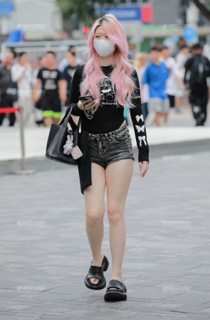 黑色超短超紧牛热