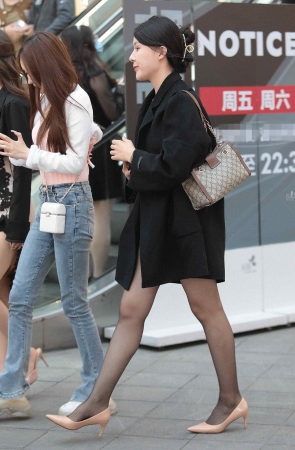 黑丝街拍高跟shaofu