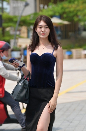 简约大气吊带长裙 [128P1V-2.92GB]