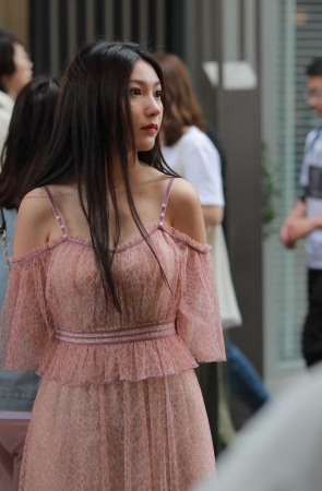 长得好看 才到处看看