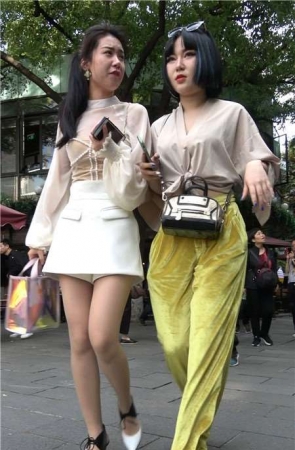 4K-超性感街拍美腿高跟鞋御姐第一集 [1.53 GB]