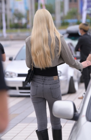 秋意de长腿紧牛小姐姐