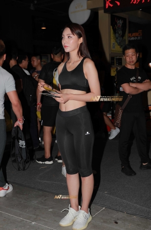 B68、紧到极致的黑色