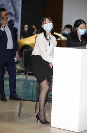 汽车销shou黑 丝高 跟穿一天了