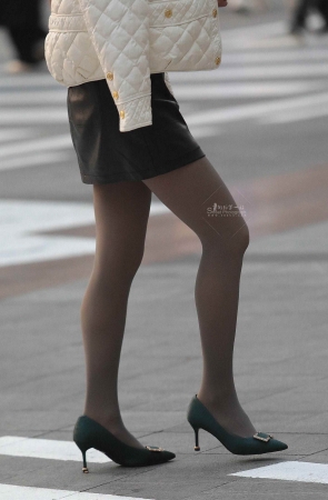 肉丝高跟街拍少妇-17P