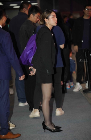 【街拍心灵】奔驰主播街拍黑丝高跟制服美腿