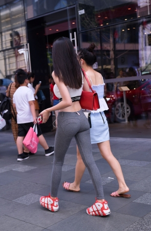 也就拍了三条街