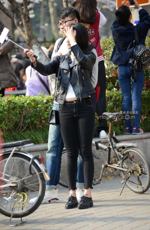 黑牛仔裤妹子—-（16P）