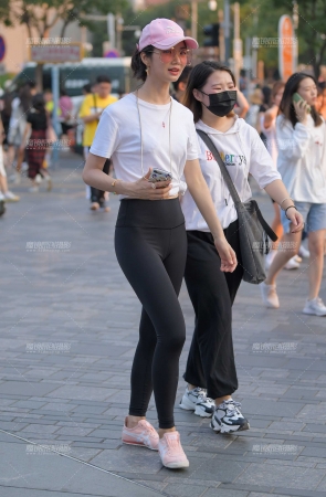 性感瑜伽裤美女