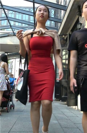 4K 性感身材大红包臀裙街拍高跟美女 [1.91 GB]