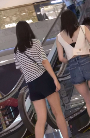 身材颜值超一流的热裤美女