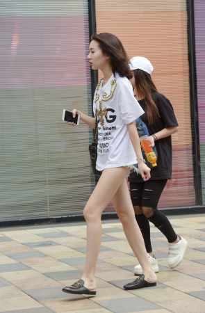 长腿热裤妹子