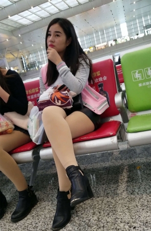 灰色毛衣肉丝黑裸靴尤物