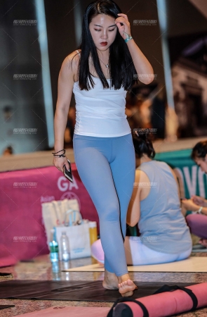 1713准备上课美女