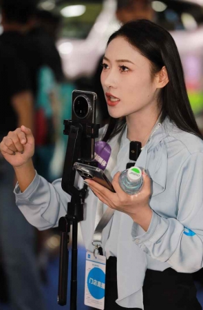 通勤风主播 [125P-905MB] 