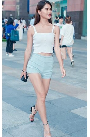 长发短裤月牙妹子【套图+视频】