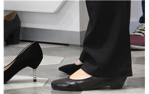 4k-黑色OL西装制服试高跟鞋街拍美女