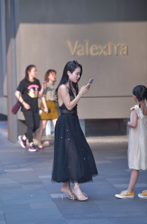 性感的美背辣妈