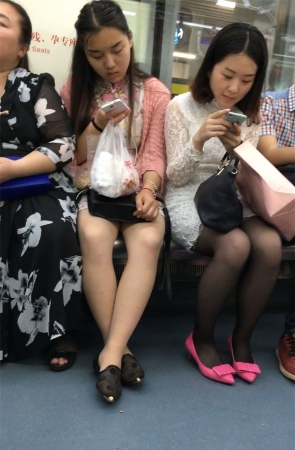 地铁肉丝和黑丝两个都爱