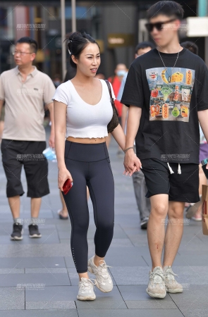 丰满de紧身裤女友