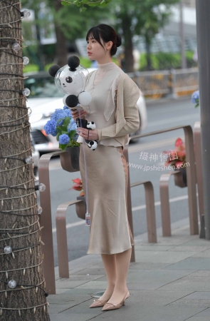 23523-8=41√娇萋爱穿丝袜～ 13P