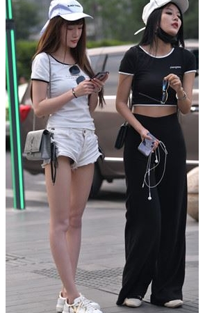 戴着鸭舌帽的漂亮小姐姐(129P)