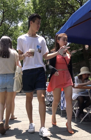 丰满性感连衣裙美腿高颜值女神姐姐