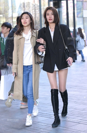 短发超紧小热裤