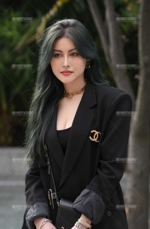 西服美腿高跟美女