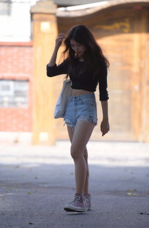 红石街拍摄影作品&热裤女孩 【套图+视频】