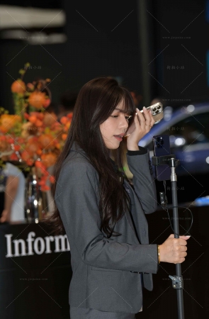 直播卖大奔的黑丝销售