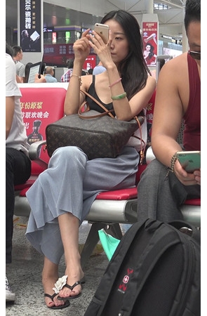 漂亮的美足小姐姐