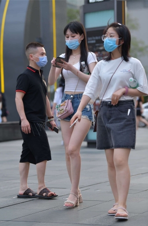 牛仔短裤显腿长