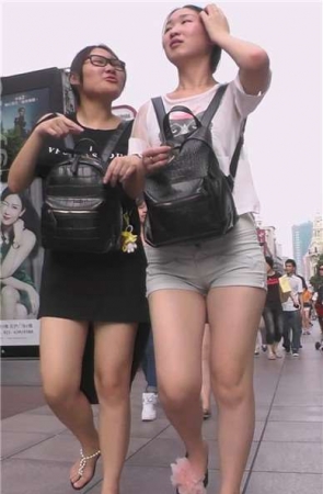 街拍性感美腿热裤小清新美女 [558 MB]