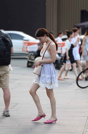 看着她你是否会心动