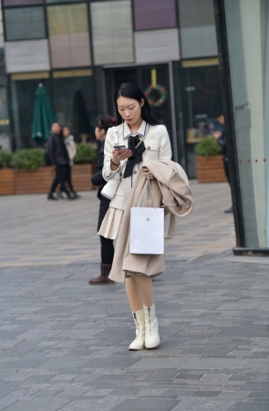 时尚美眉也是寒冬里的靓丽风景