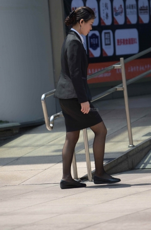 又一组街拍黑丝营业员