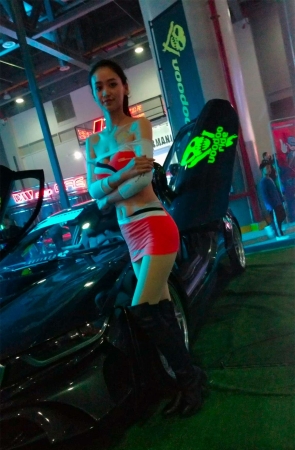 超短包臀裙性感美女车模