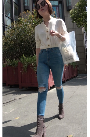 短发紧牛小姐姐