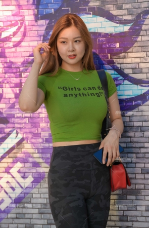 爱拍照的丰满紧身裤