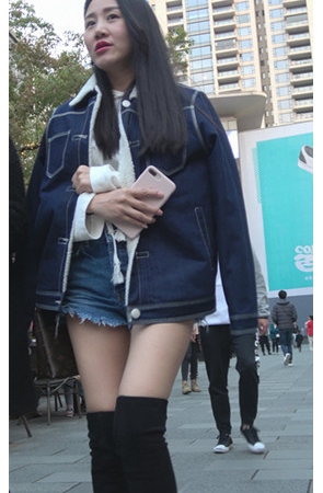 黑色高靴小姐姐