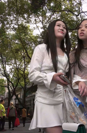 白色连衣裙MM秀发很长