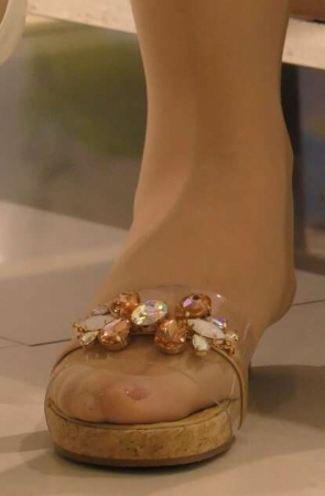 4K – 长丝鱼嘴高跟 [743 MB/mp4]